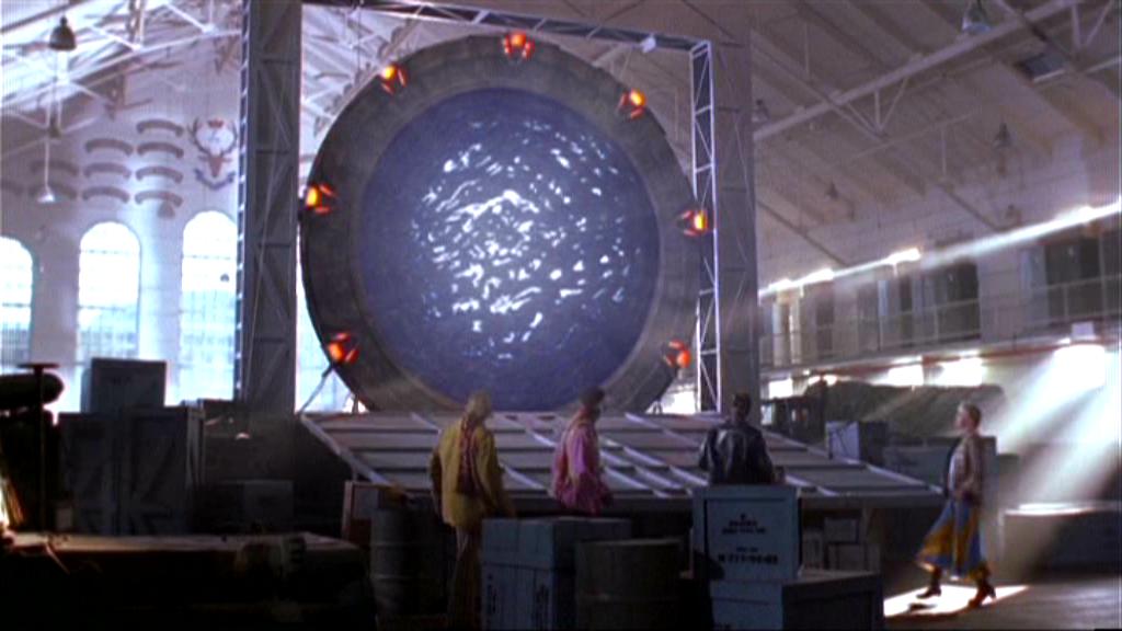 Erd-Stargate in einer Lagerhalle im Jahre 1969 SG1_02x21SG1 2x21 1969